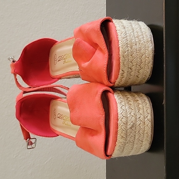 Size 6.5 Db Dk Fashion Coral Ankle Strap Espadrille Wedges - Picture 1 of 11